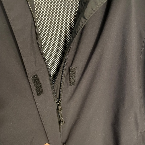 Columbia Windbreaker Jacket - Black with Hood and Velcro Closures - Picture 15 of 15